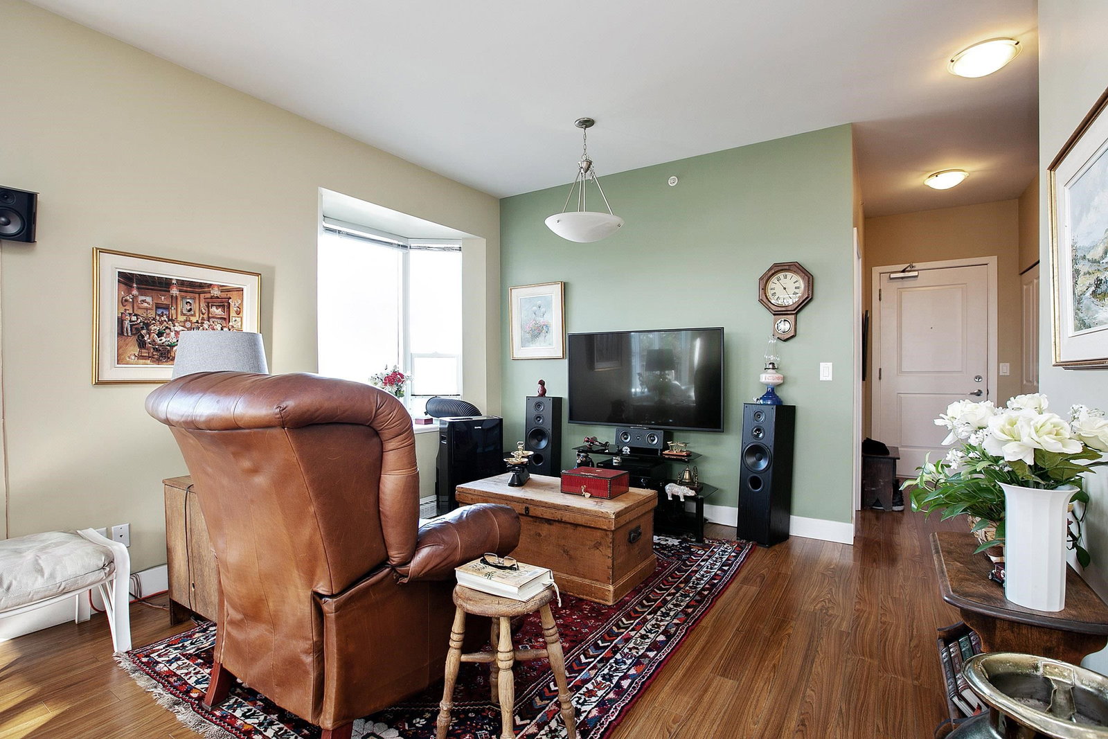 Listing Image 5