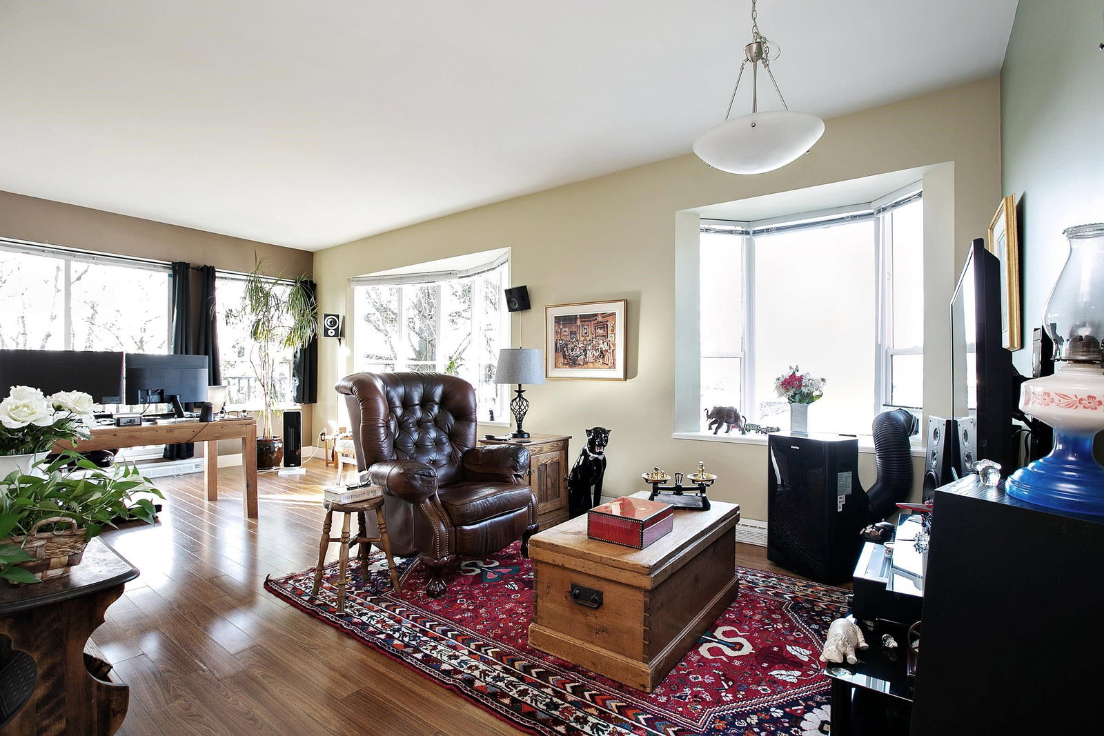 Listing Image 6