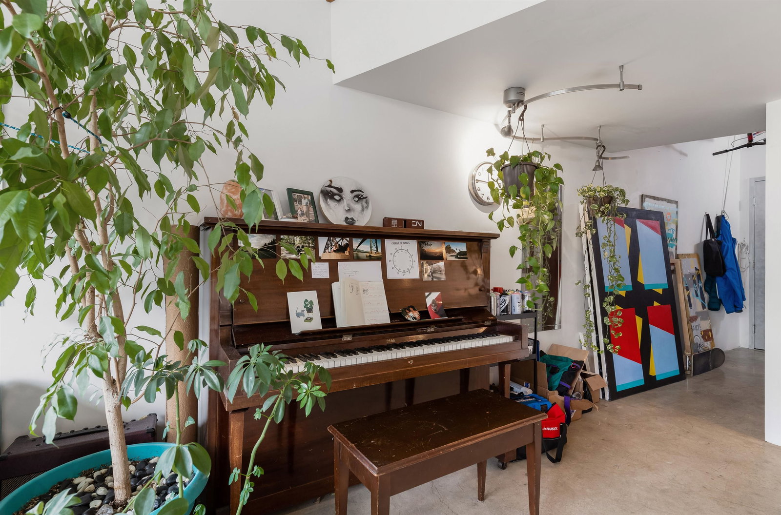 Listing Image 11