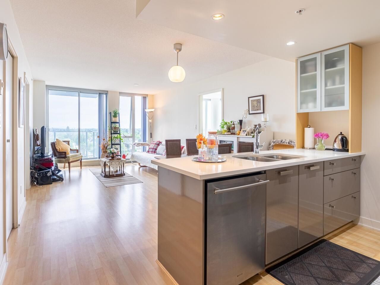 Listing Image 10