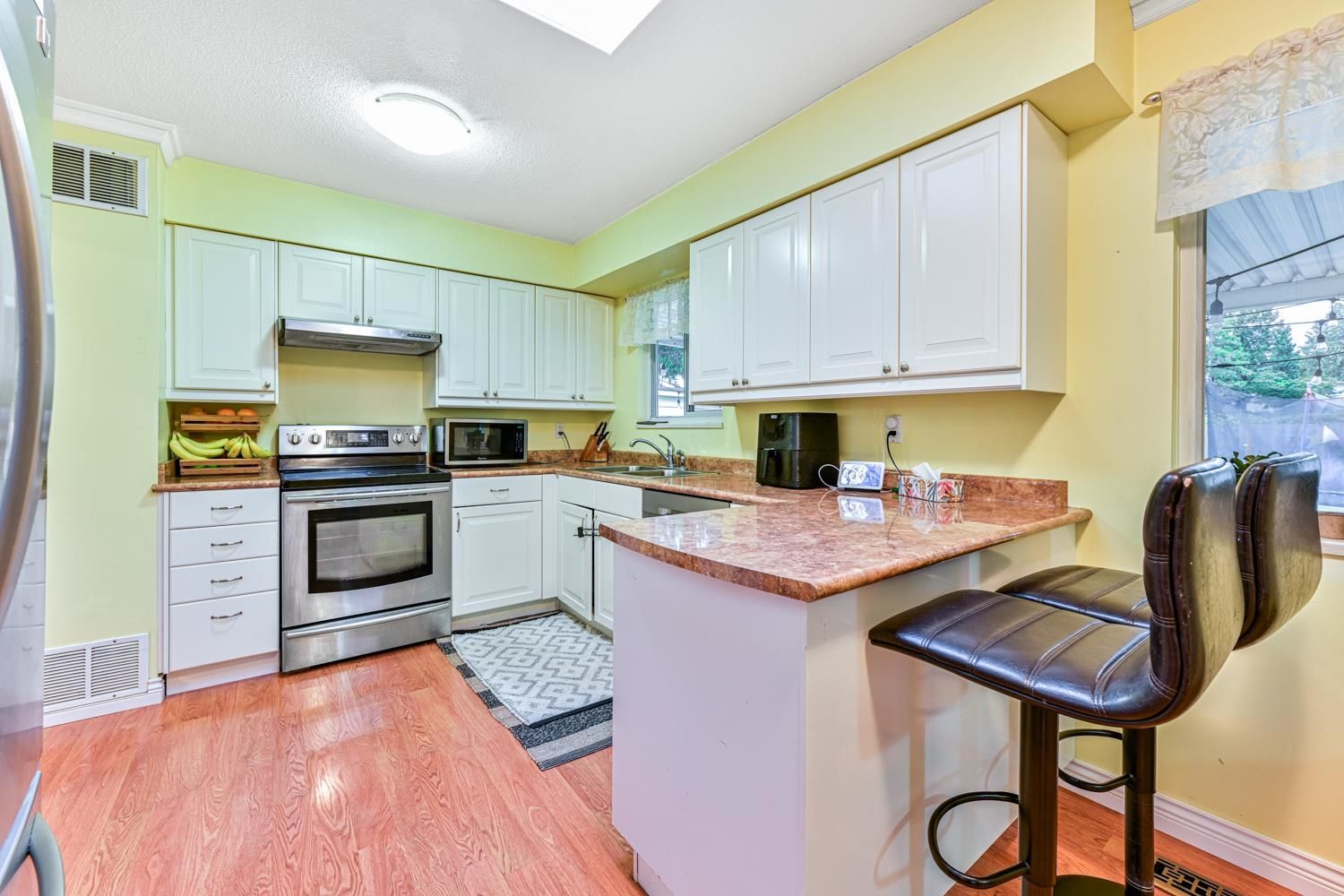 Listing Image 8