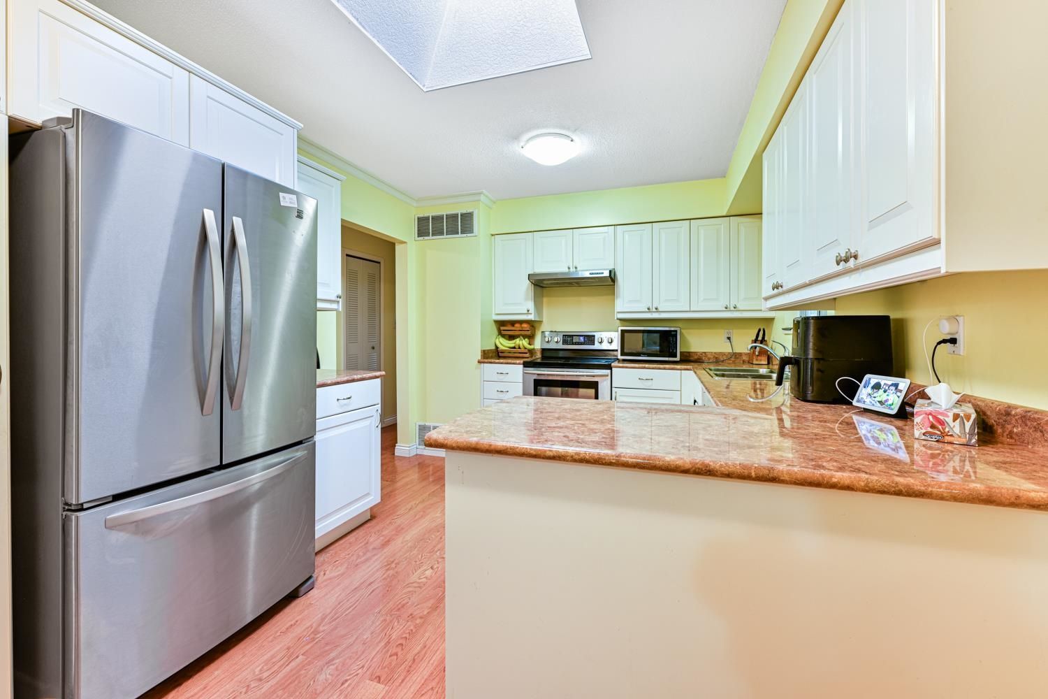 Listing Image 9