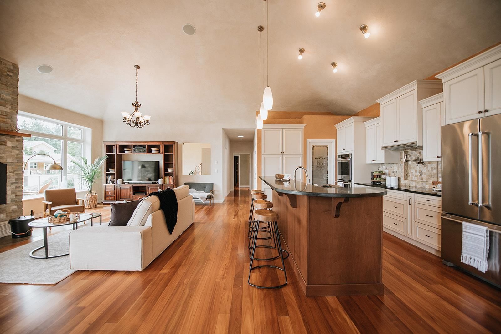 Listing Image 11