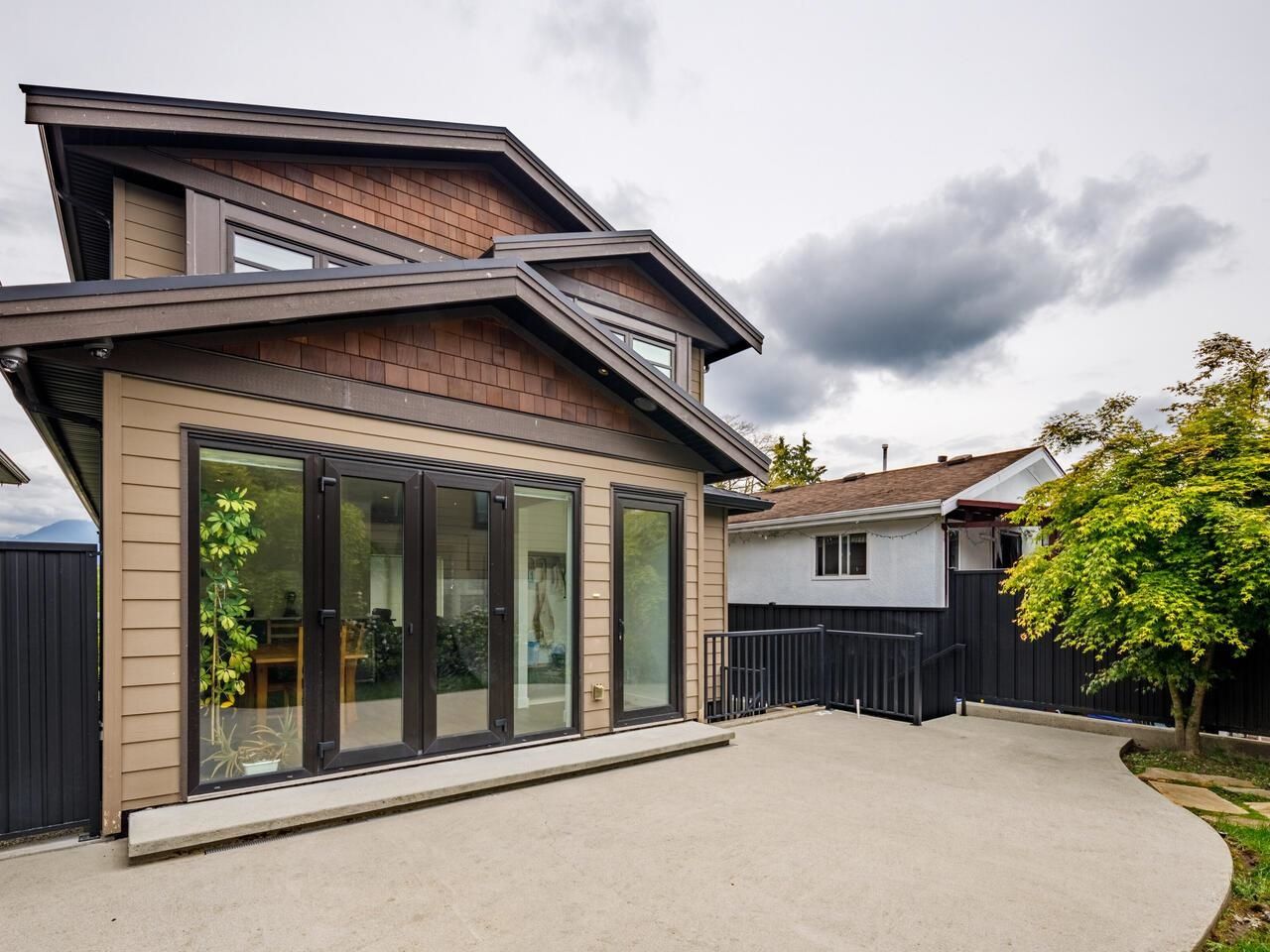 Listing Image 19