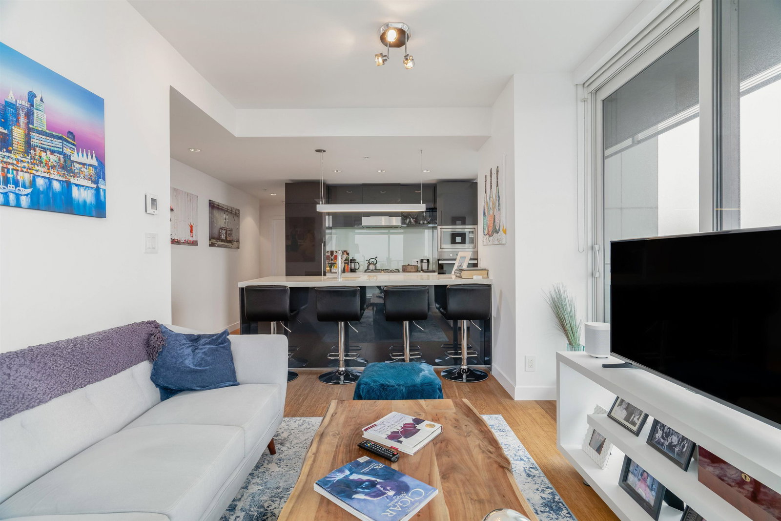 Listing Image 5