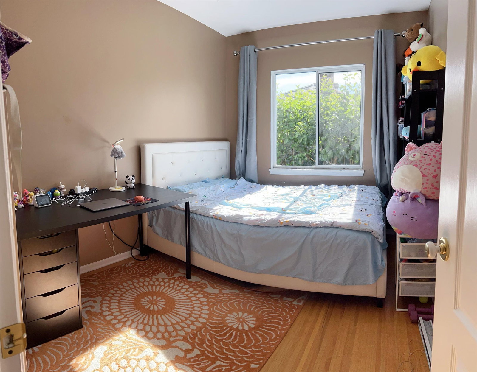 Listing Image 10