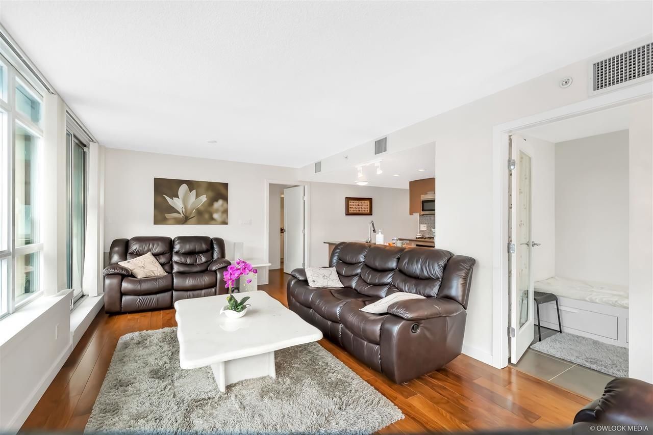 Listing Image 4