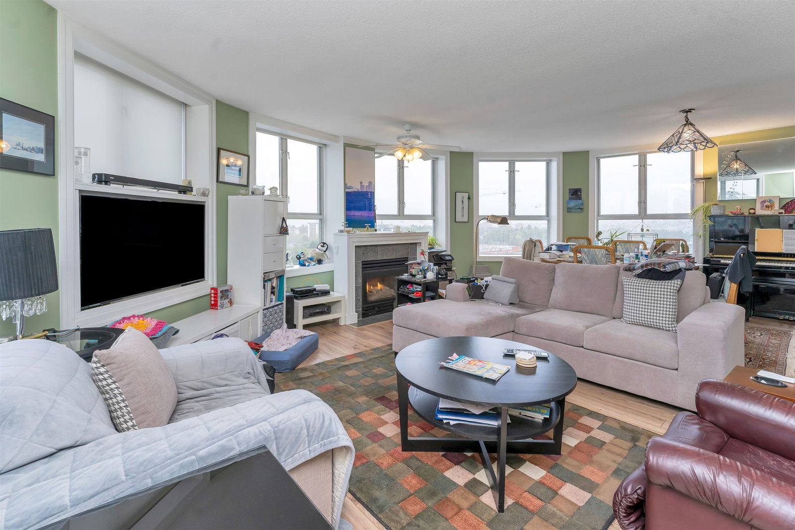 Listing Image 8