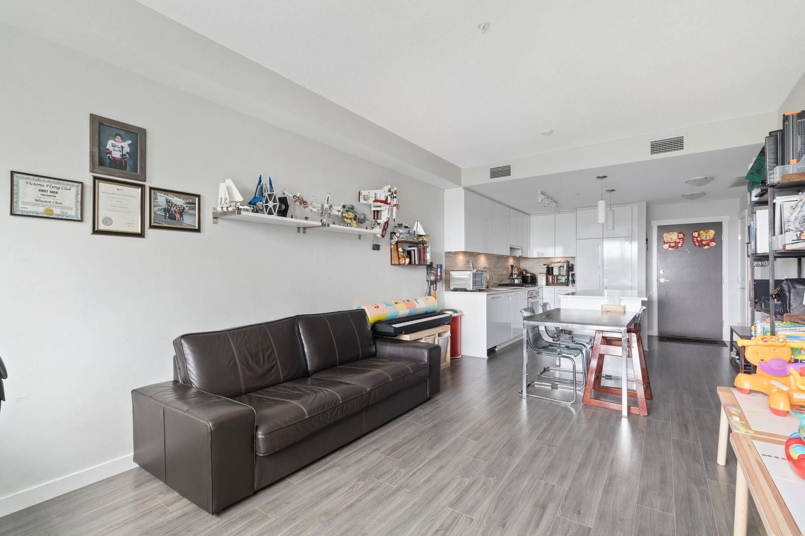 Listing Image 8