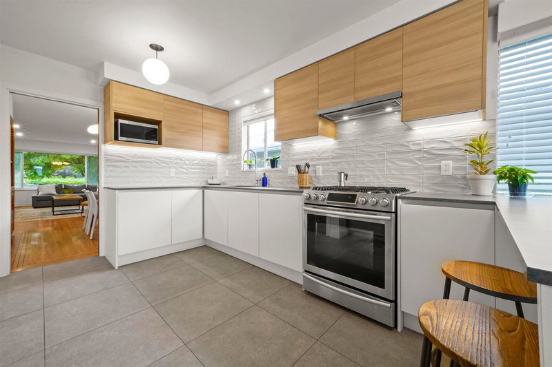 75 Springer Avenue, Burnaby, V5B 3K4 | Image 2