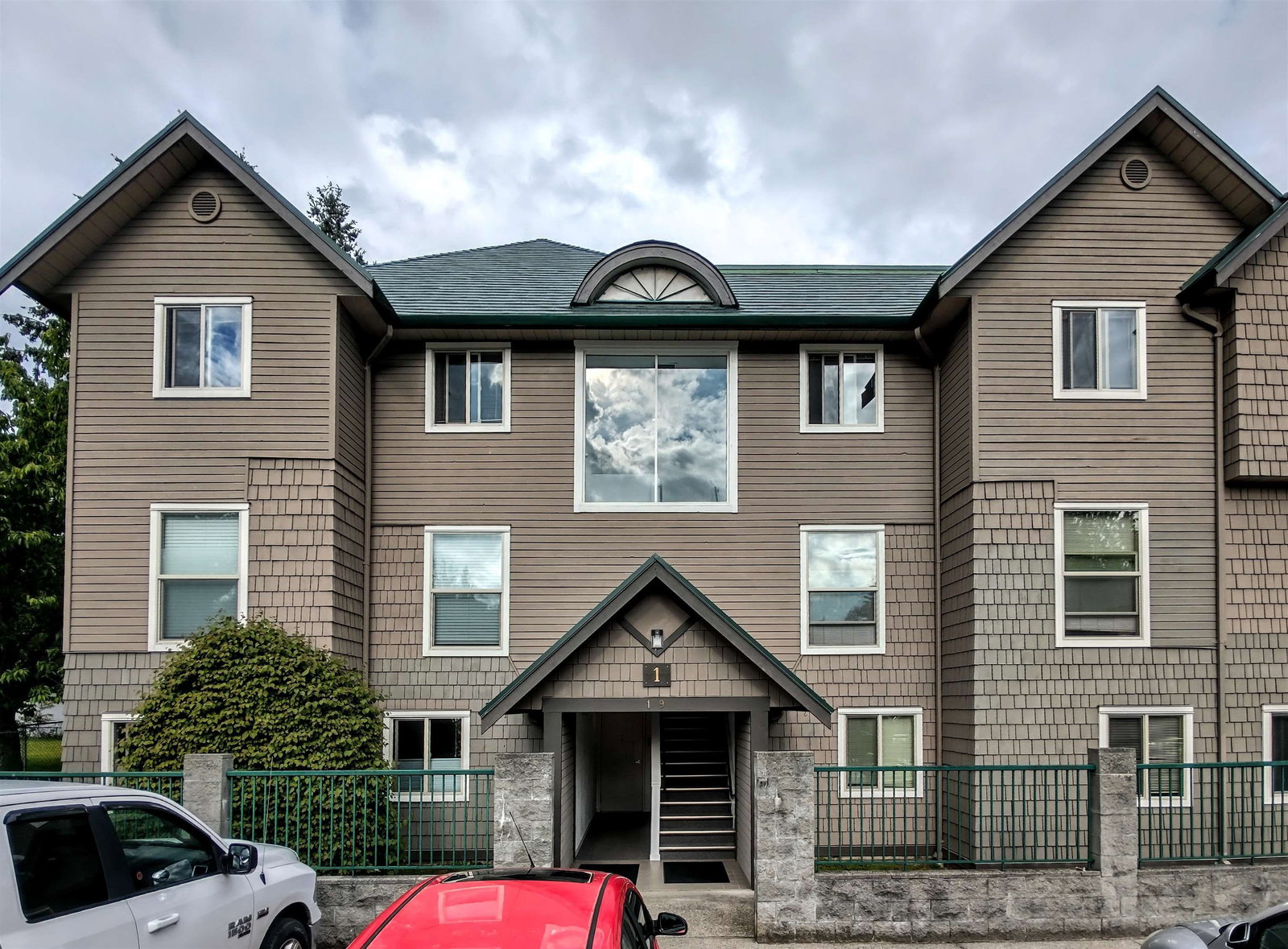 Listing Image 1