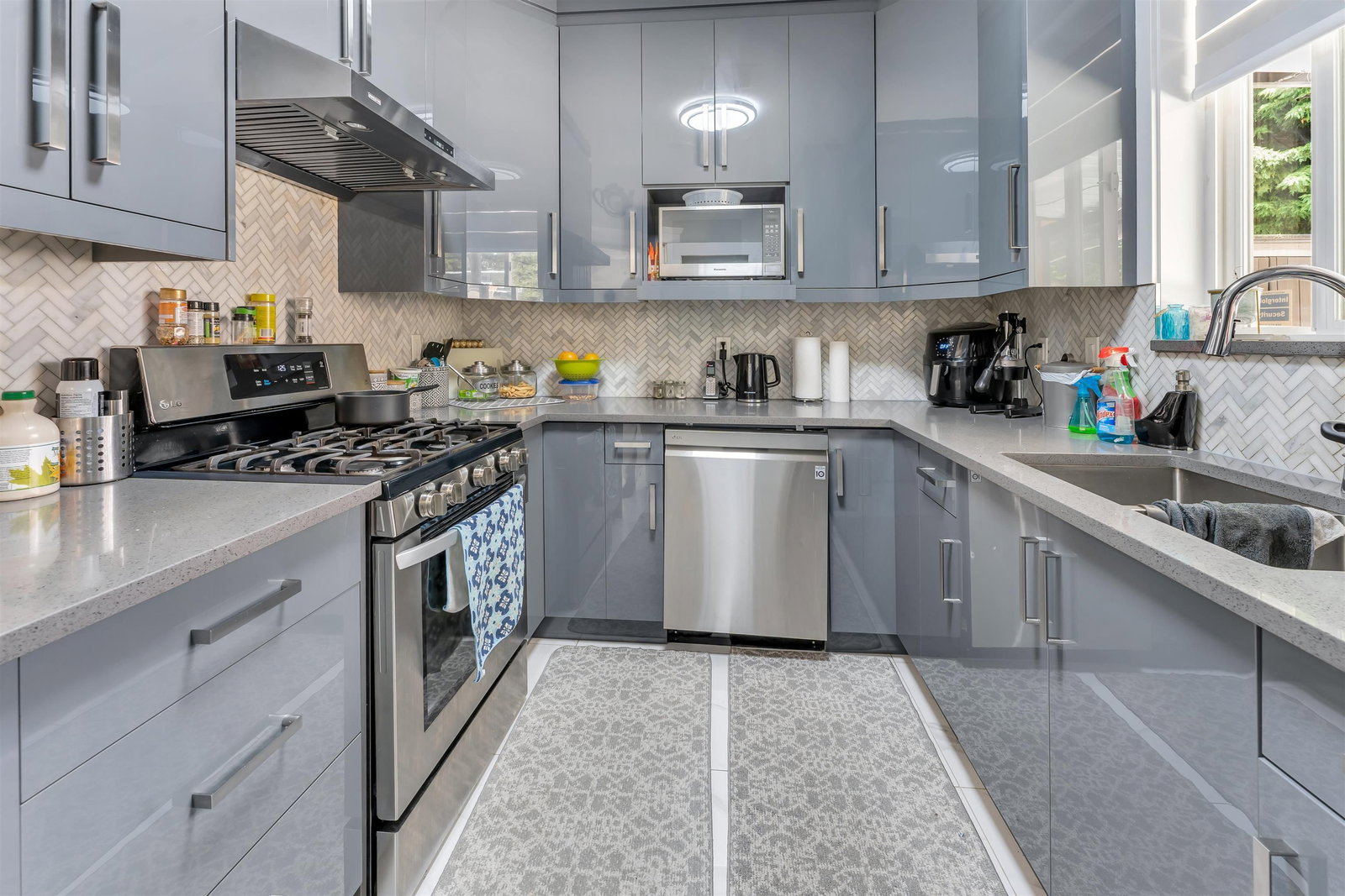 Listing Image 10