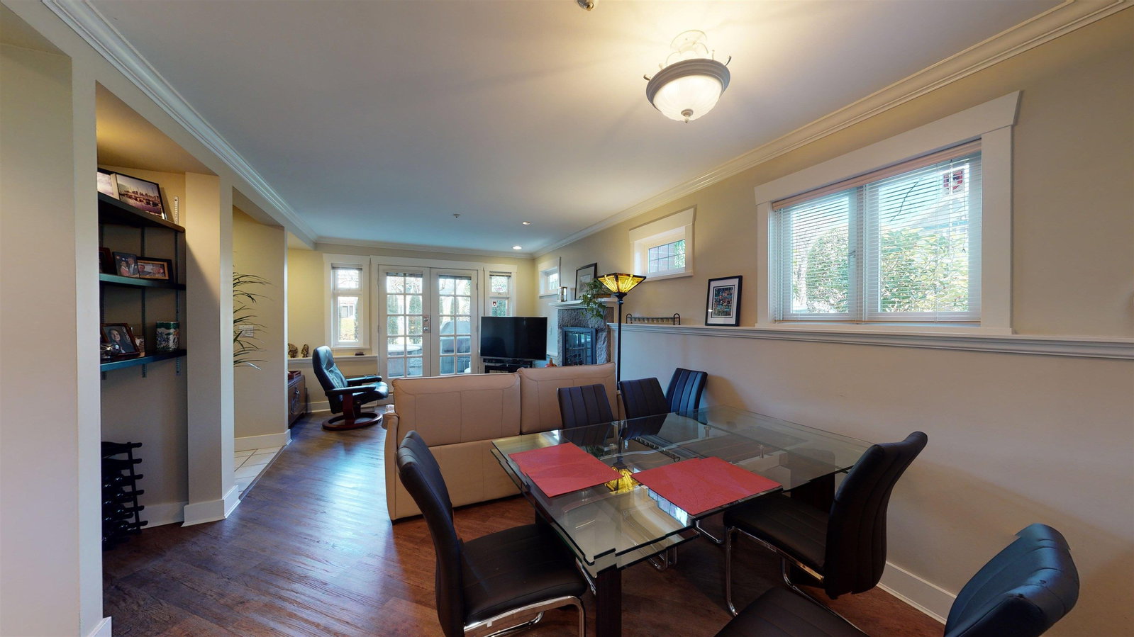Listing Image 5