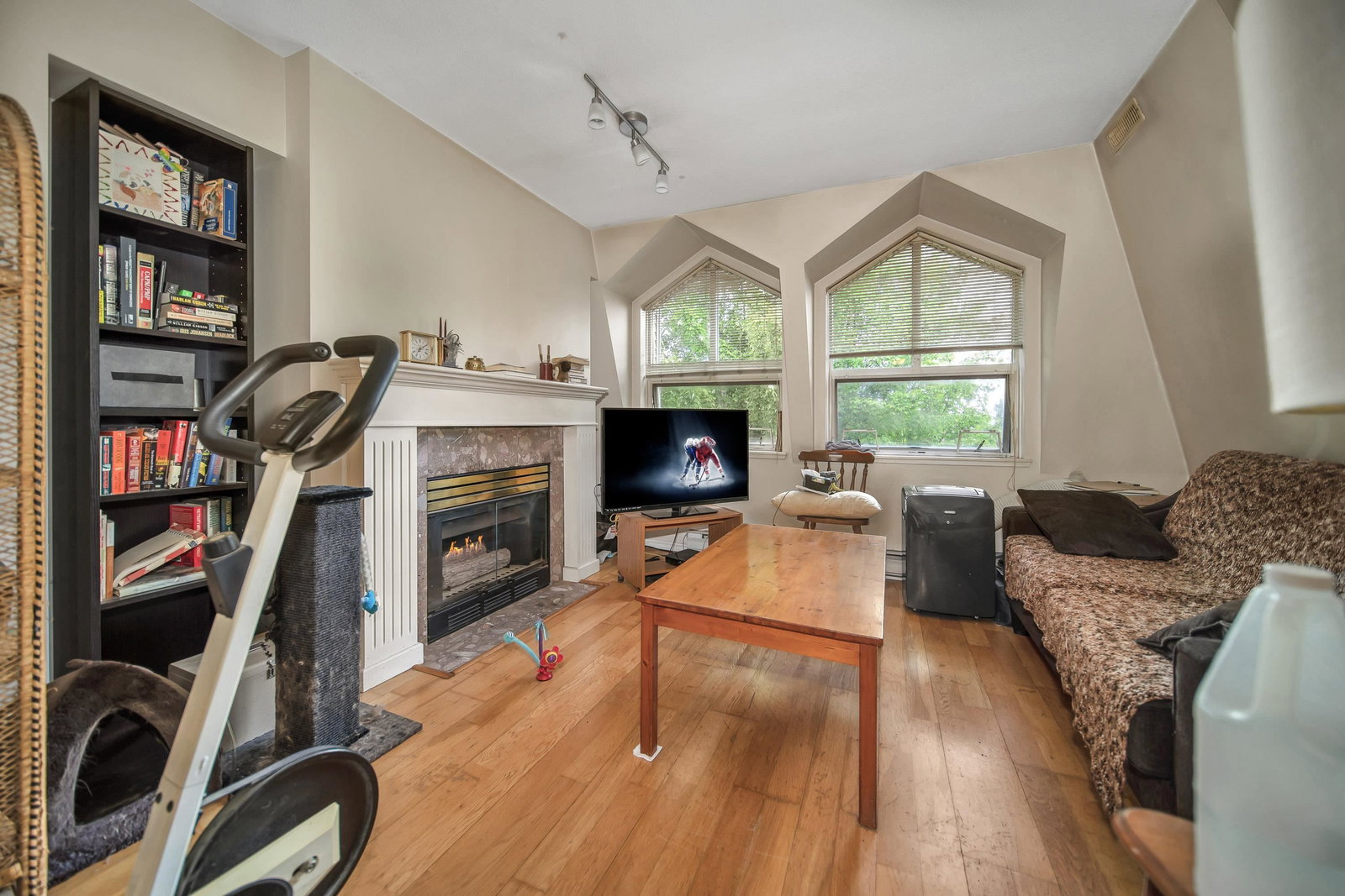 Listing Image 8