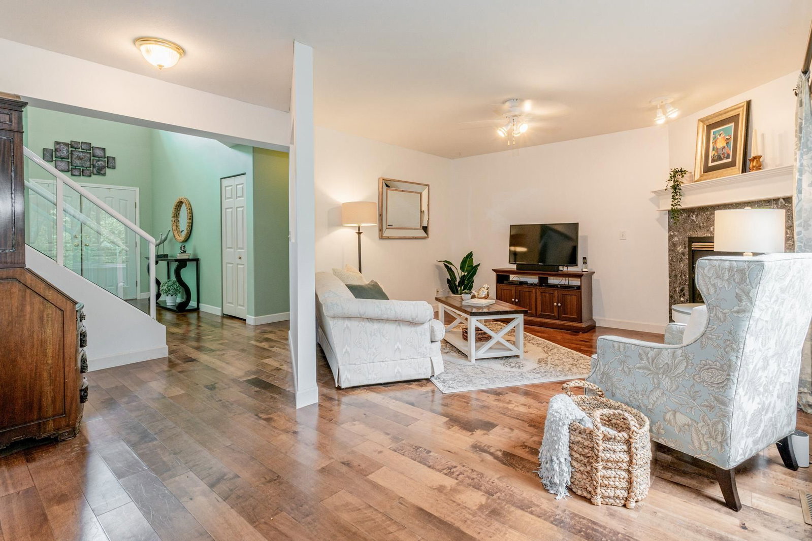 Listing Image 11