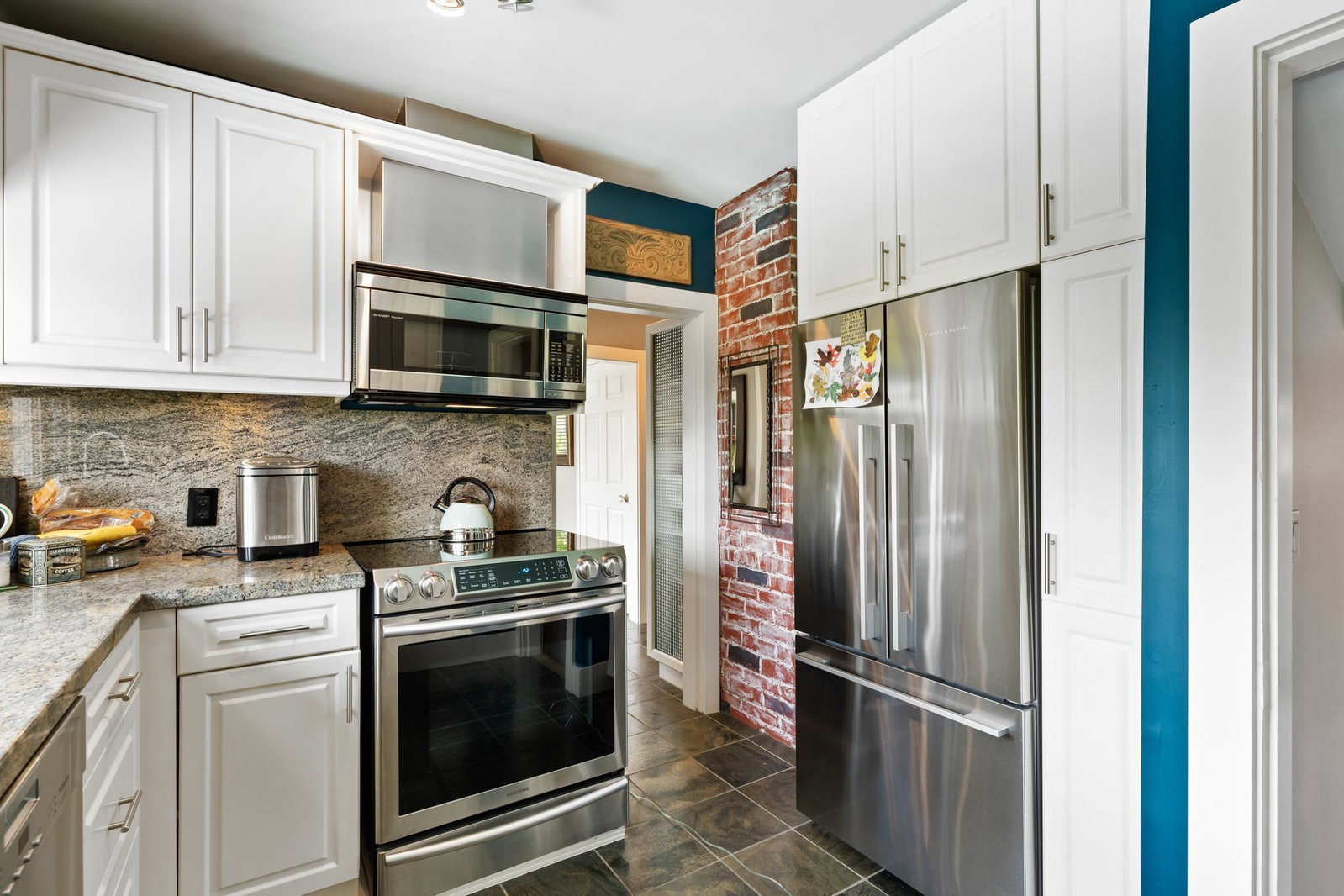 Listing Image 12