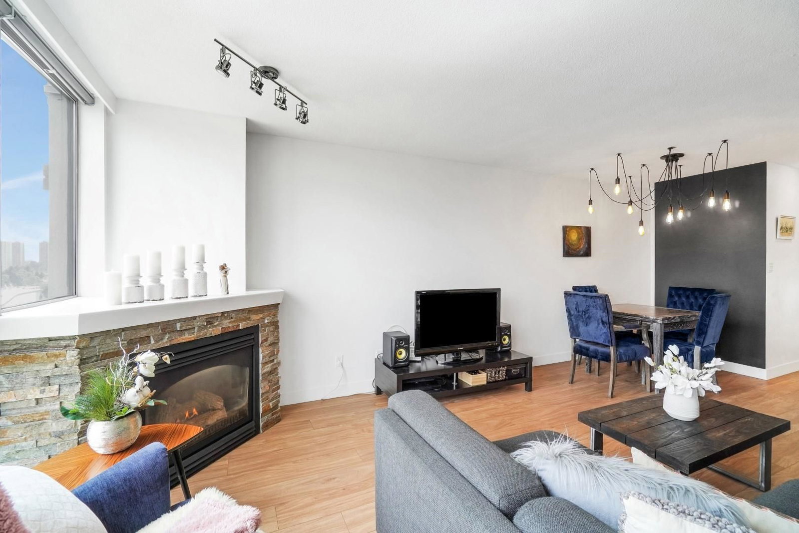 Listing Image 16
