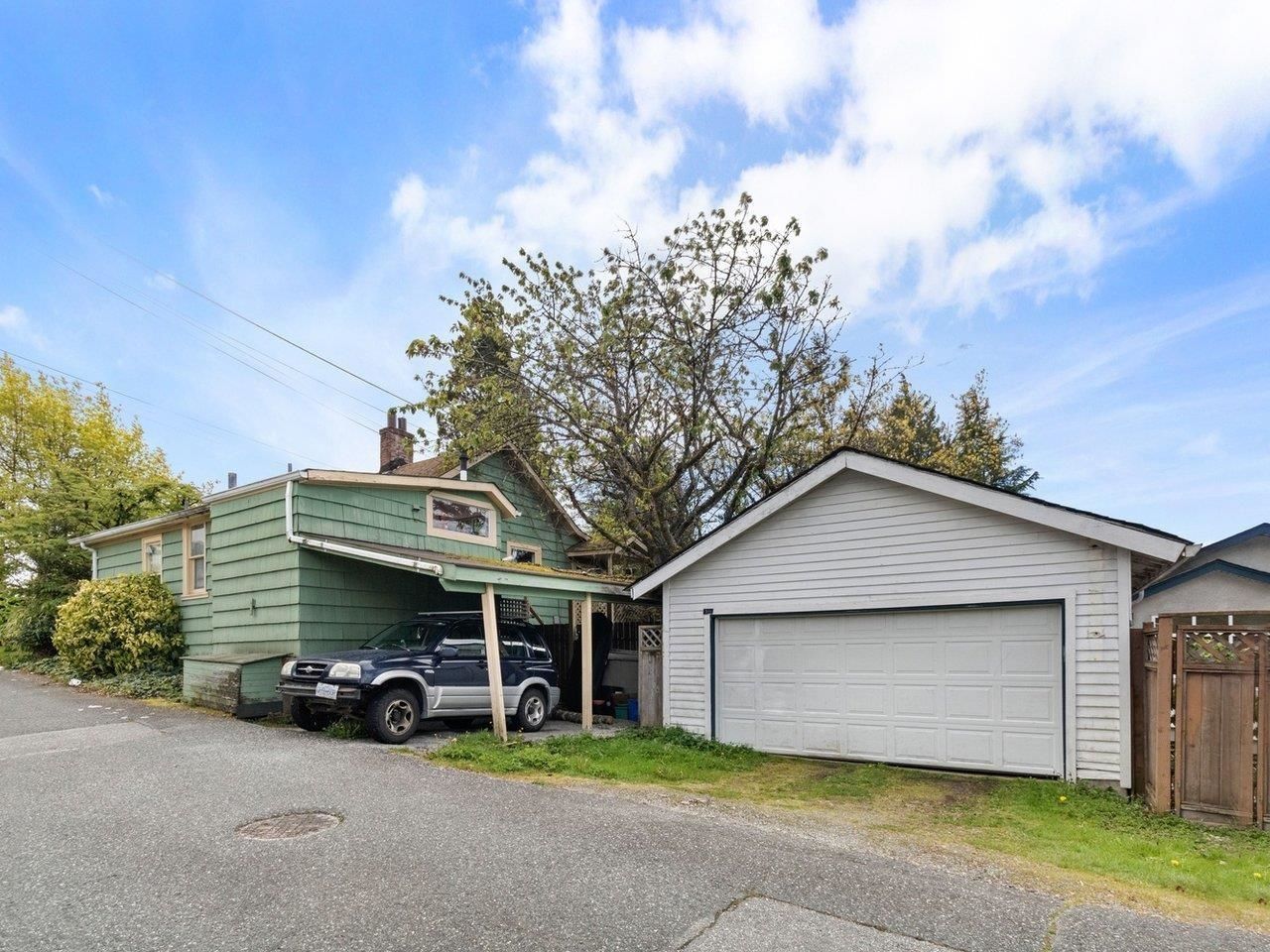 Listing Image 4