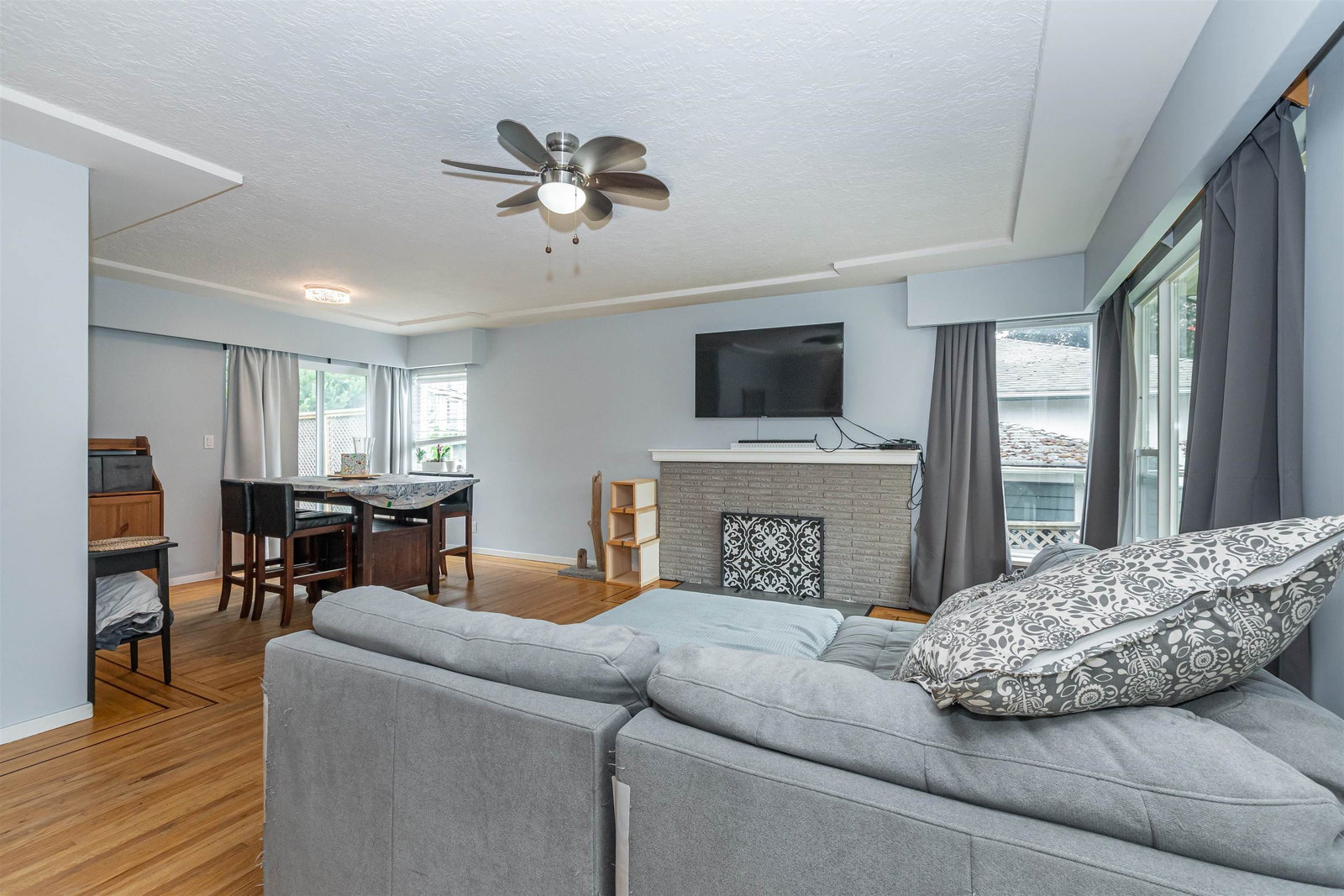 Listing Image 9