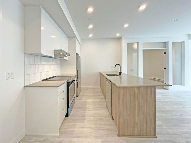 313 - 32828 Landeau Place