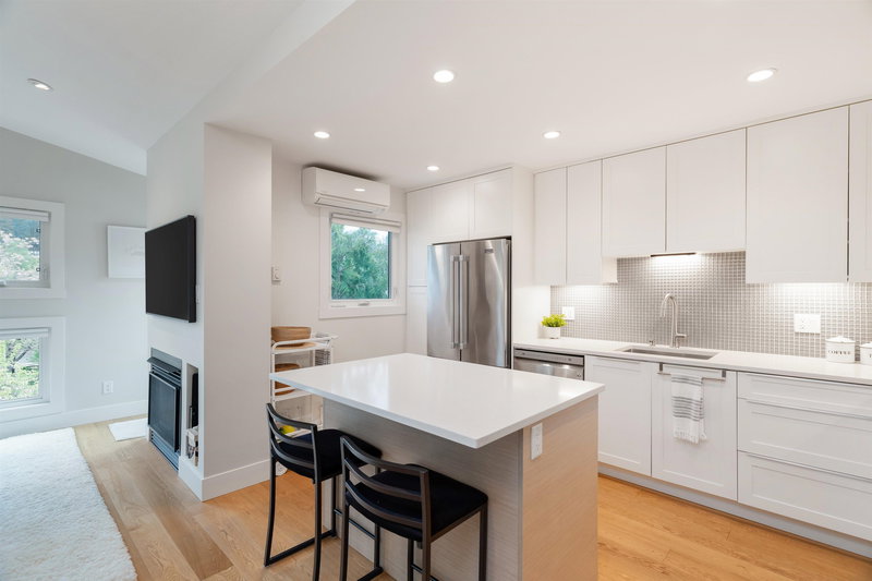 304 - 1528 Bowser Avenue, North Vancouver, V7P 2Y3 | Image 2