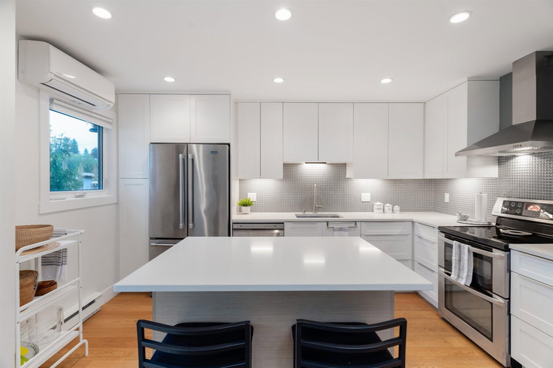 304 - 1528 Bowser Avenue, North Vancouver, V7P 2Y3 | Image 3