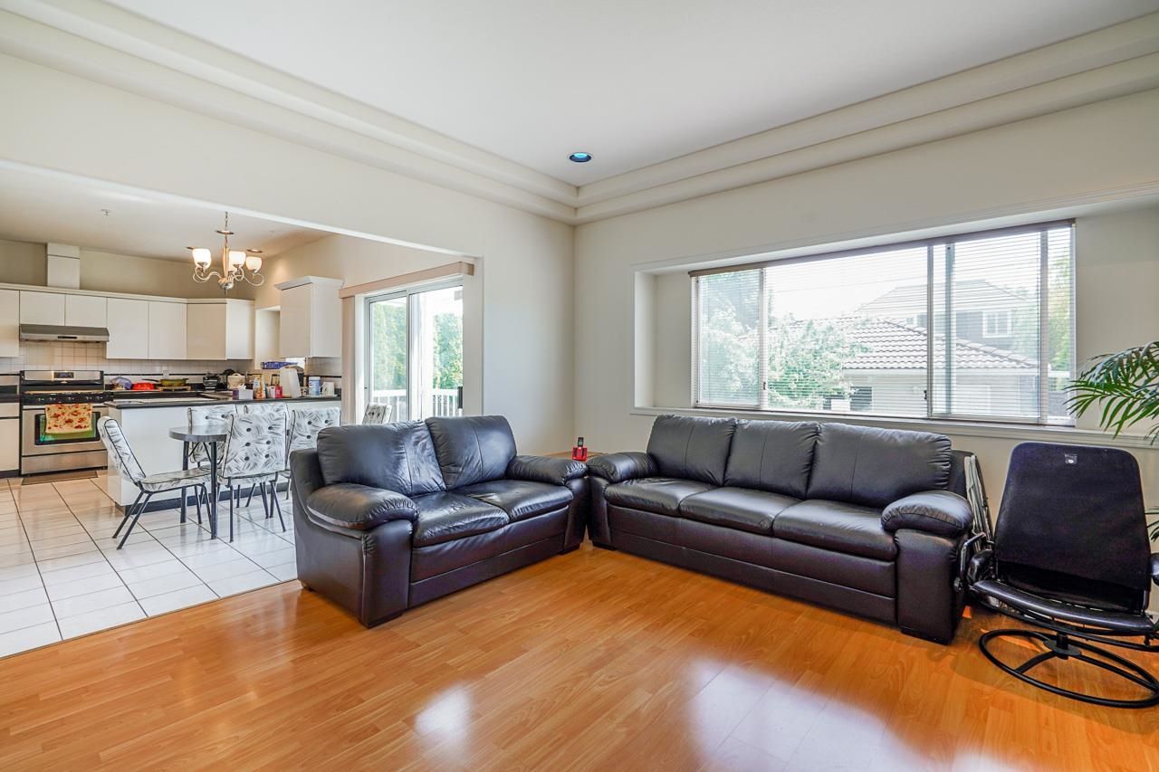 Listing Image 11