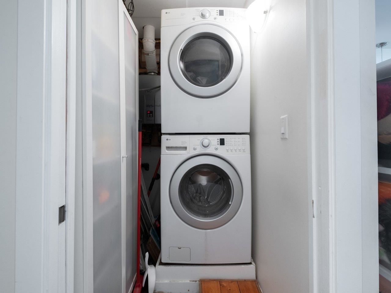 Listing Image 12