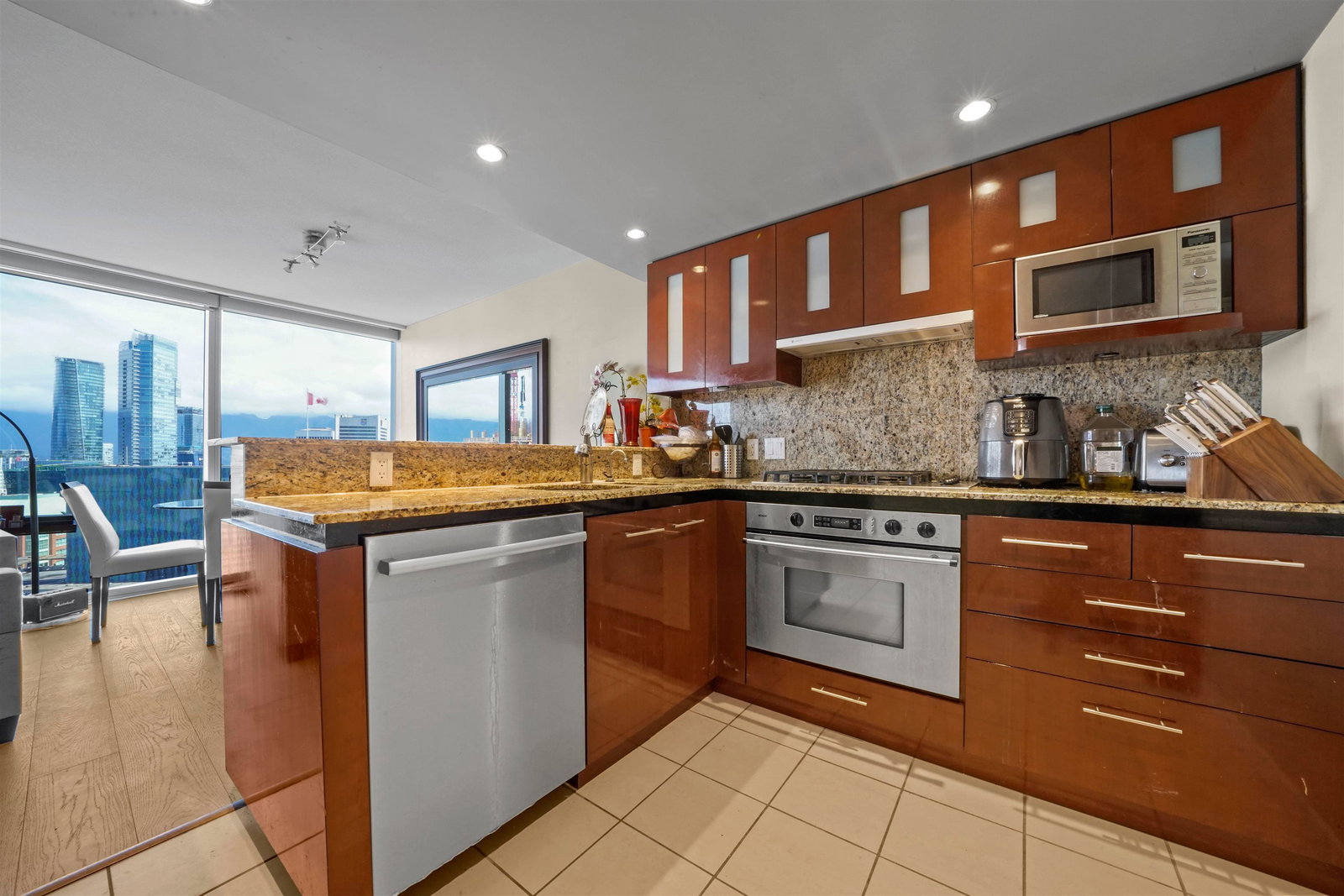 Listing Image 8