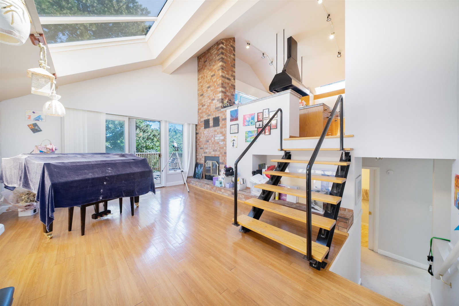 Listing Image 8