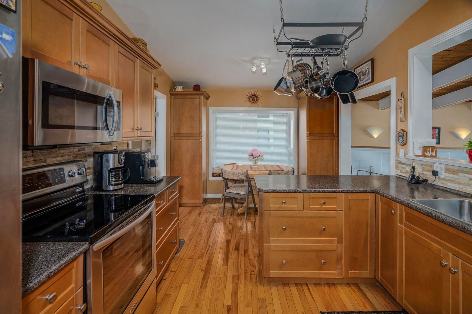 Listing Image 11