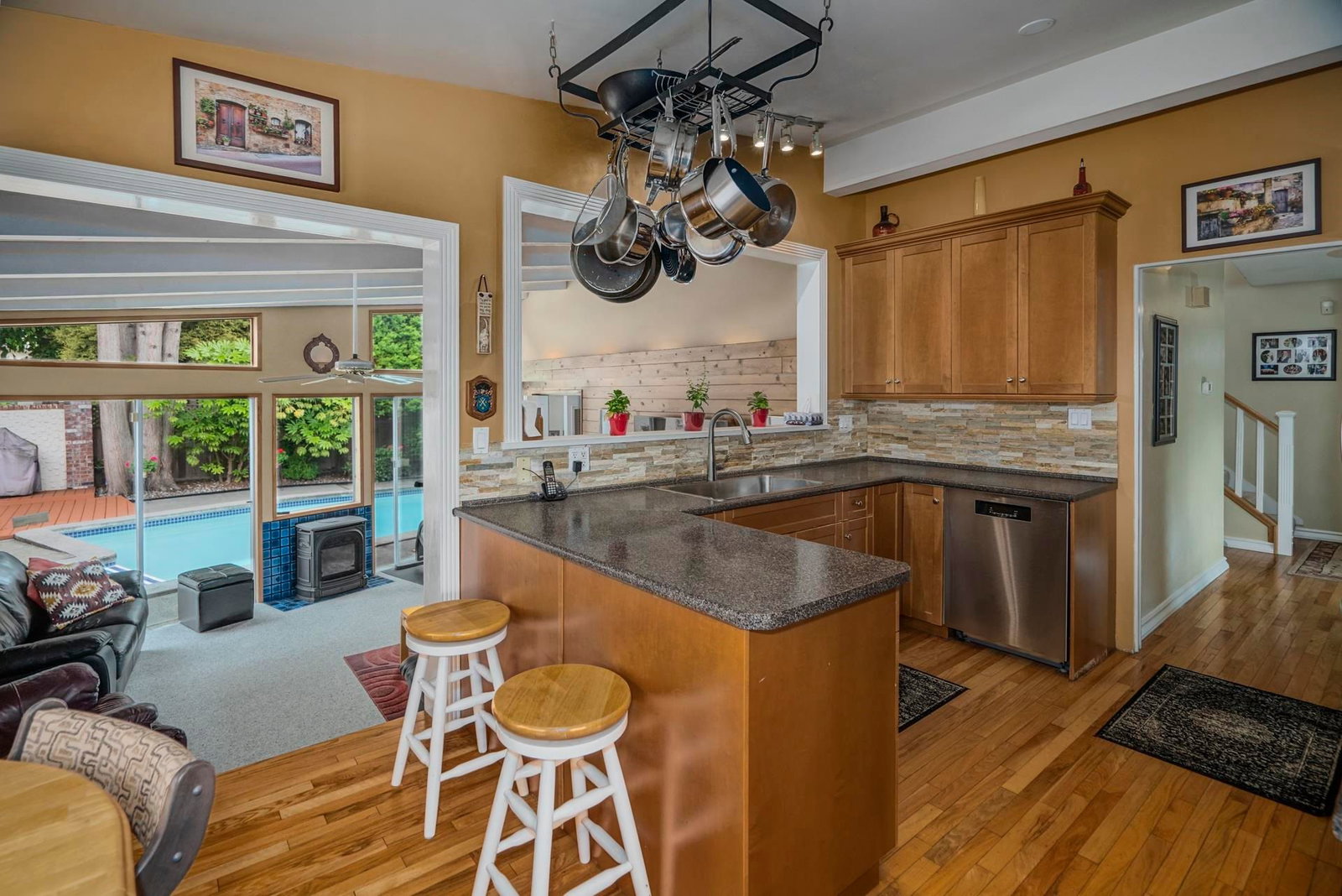 Listing Image 9