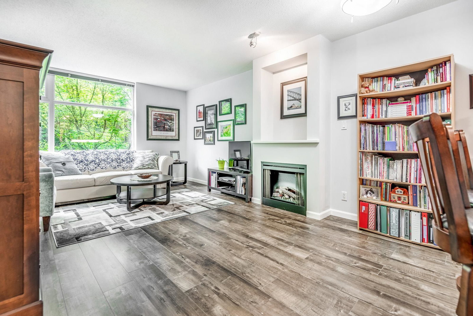 Listing Image 12