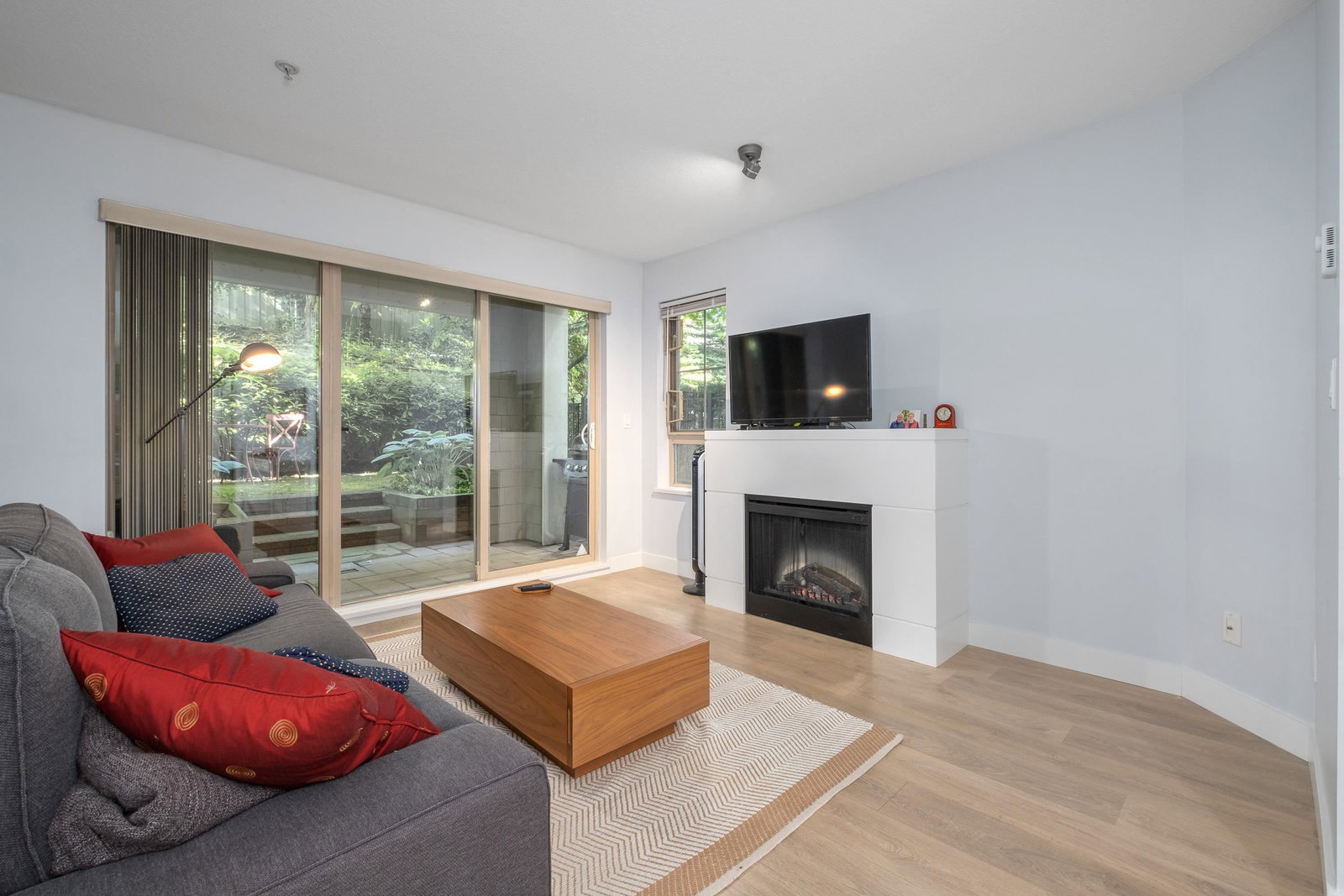 Listing Image 8