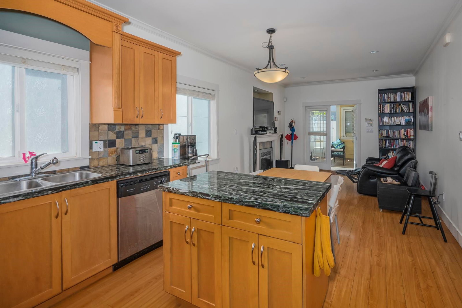 Listing Image 10