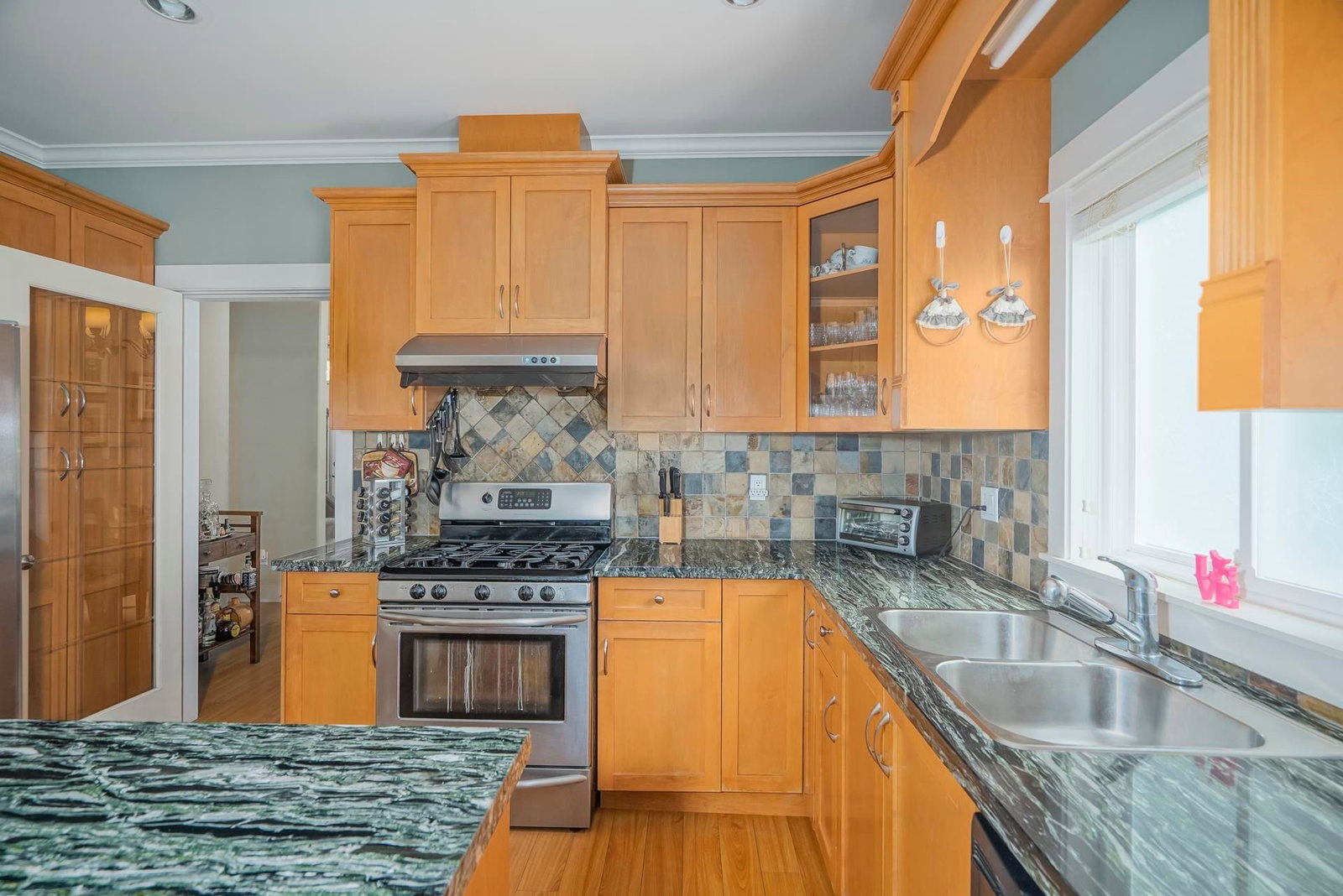 Listing Image 12