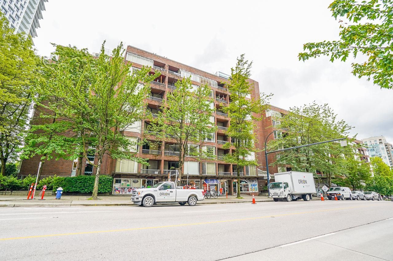 Listing Image 4