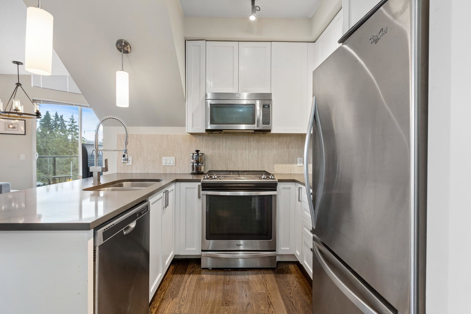 Listing Image 8