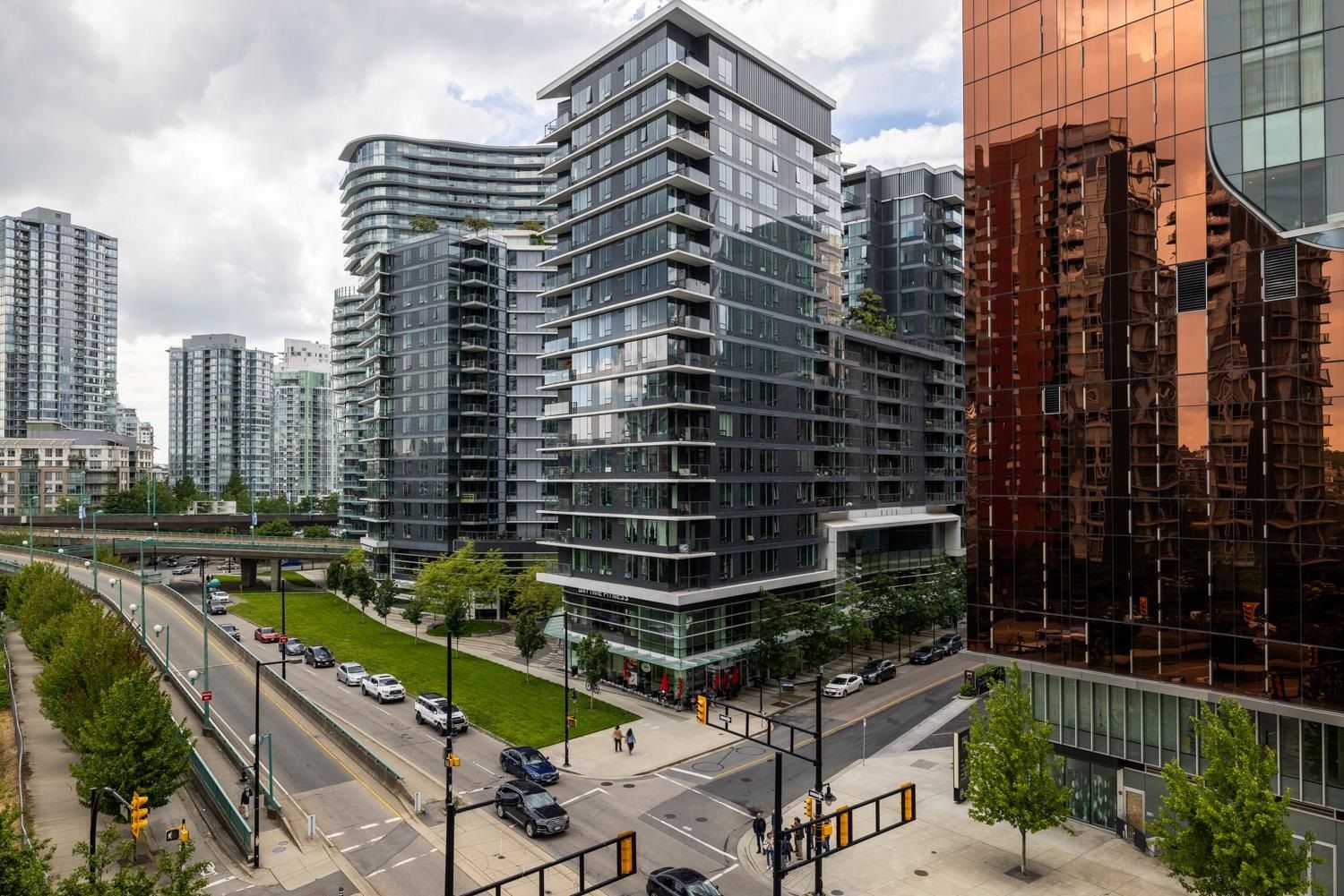 Listing Image 10