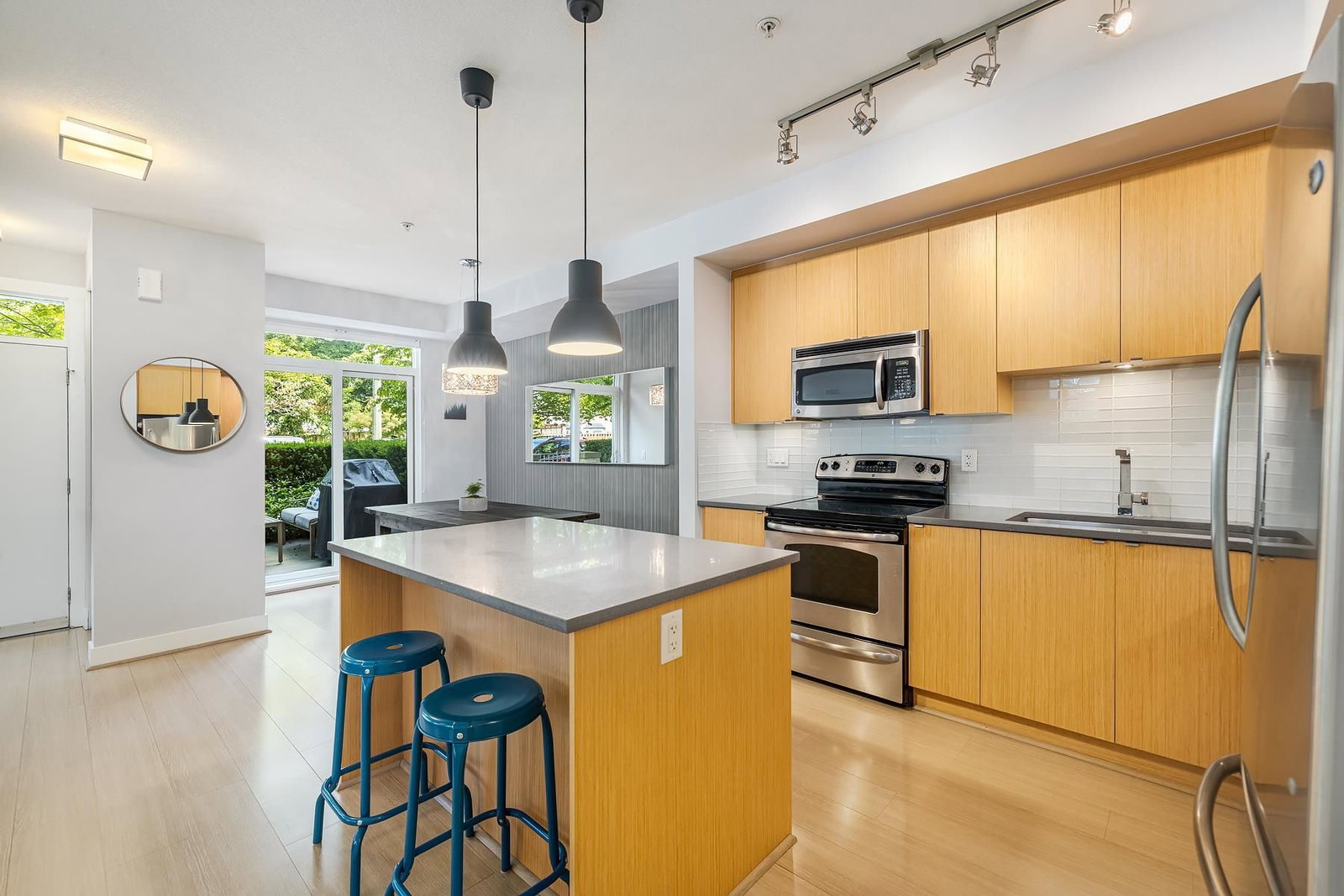 Listing Image 10