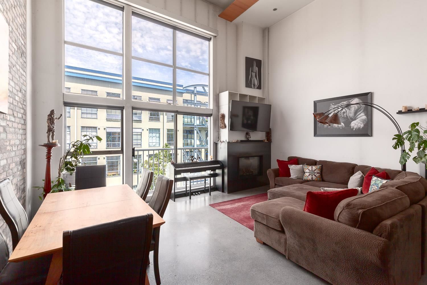 Listing Image 4