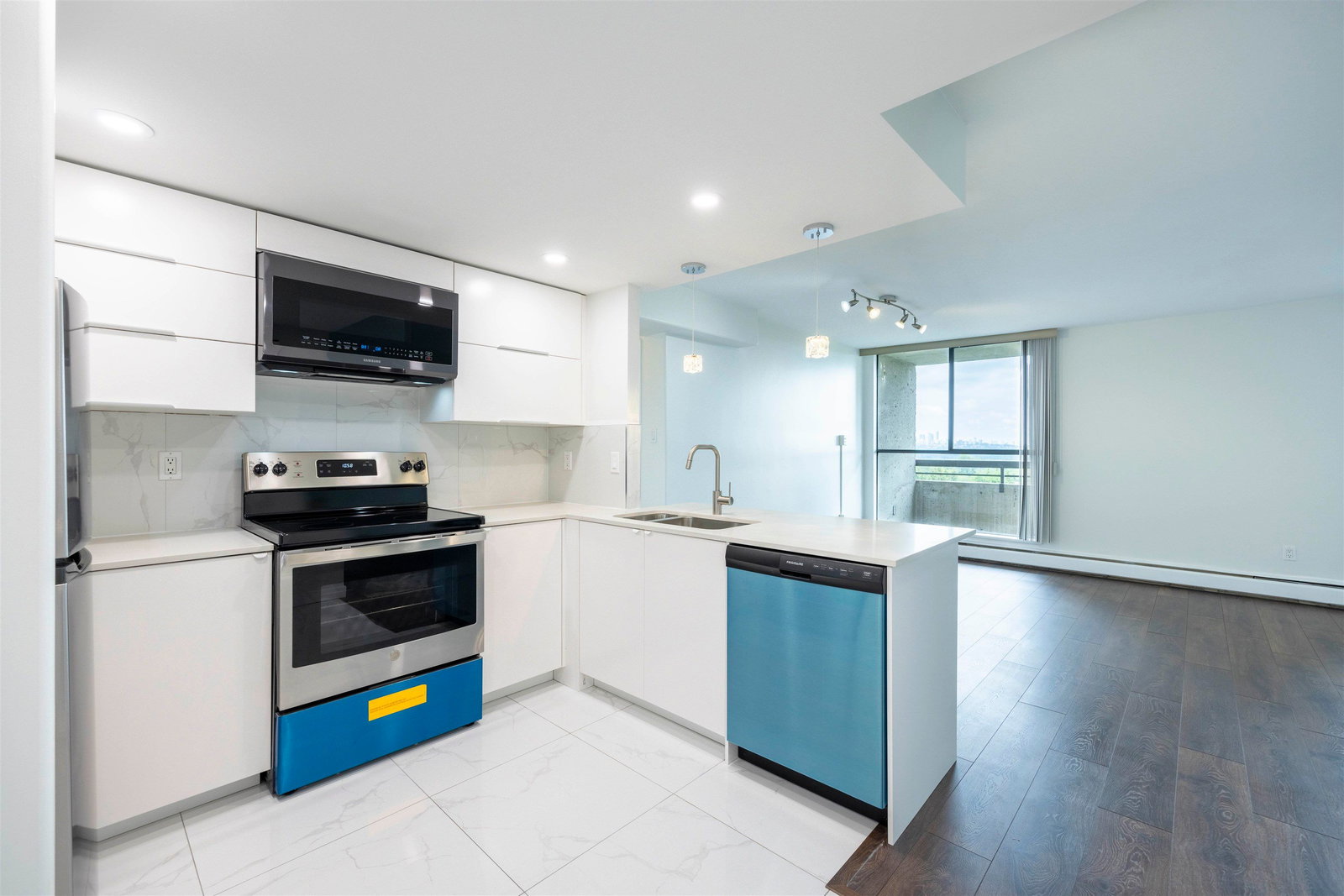 Listing Image 5