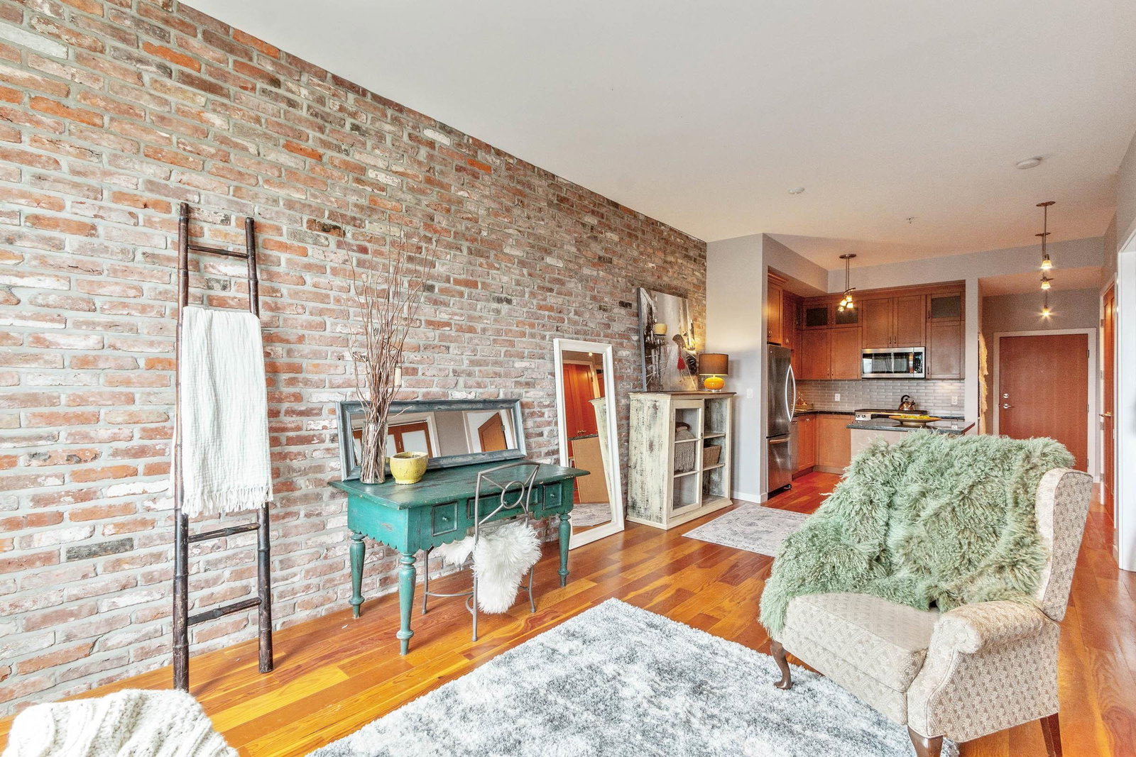Listing photo 2