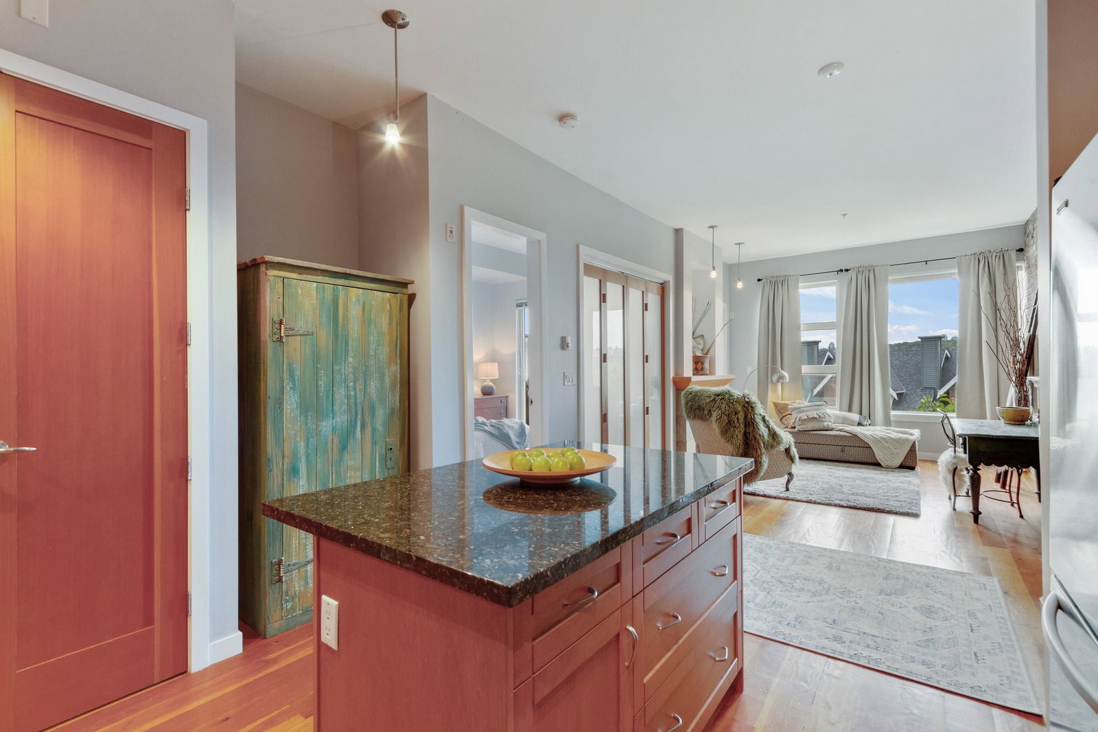 Listing Image 9