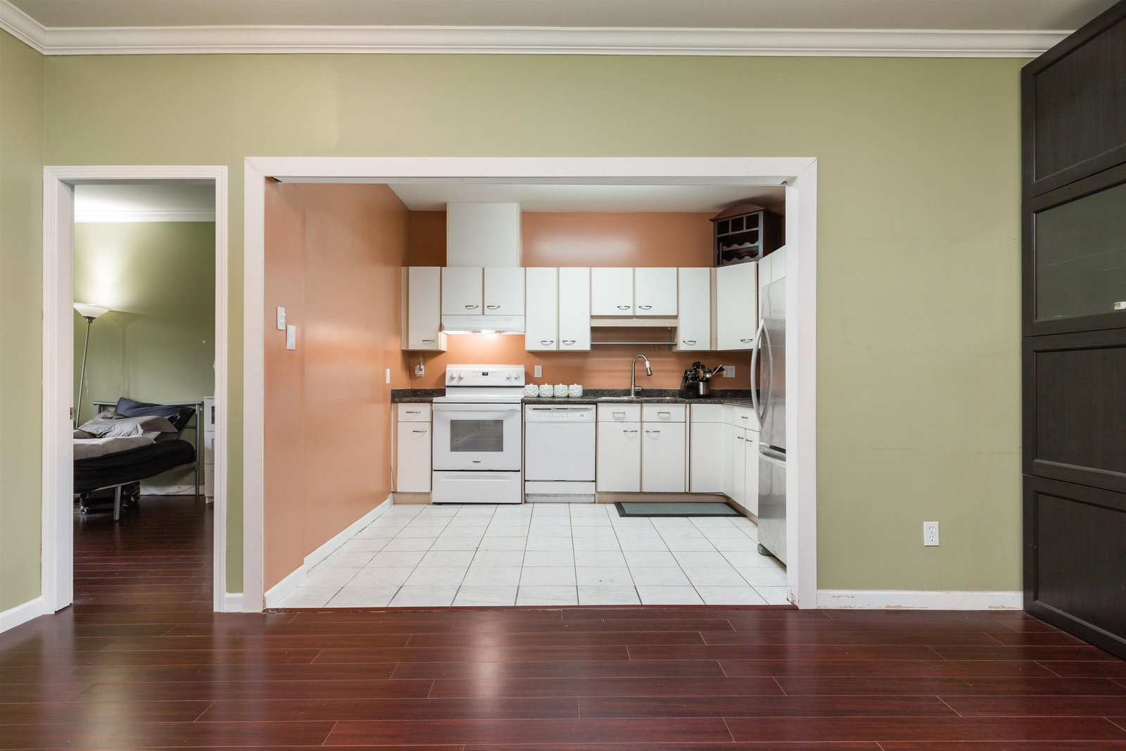 Listing Image 8