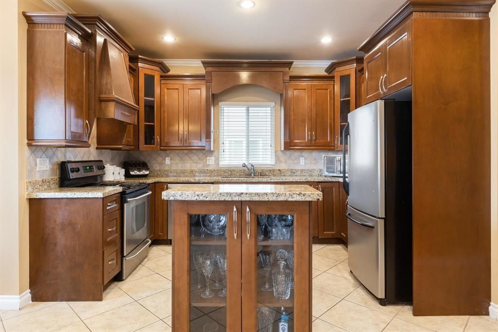 Listing Image 11