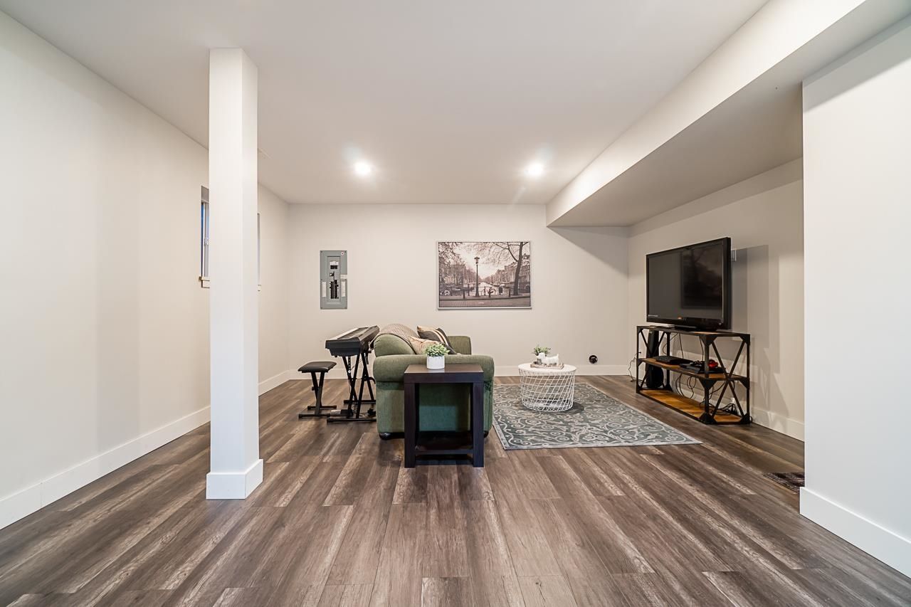 Listing Image 16
