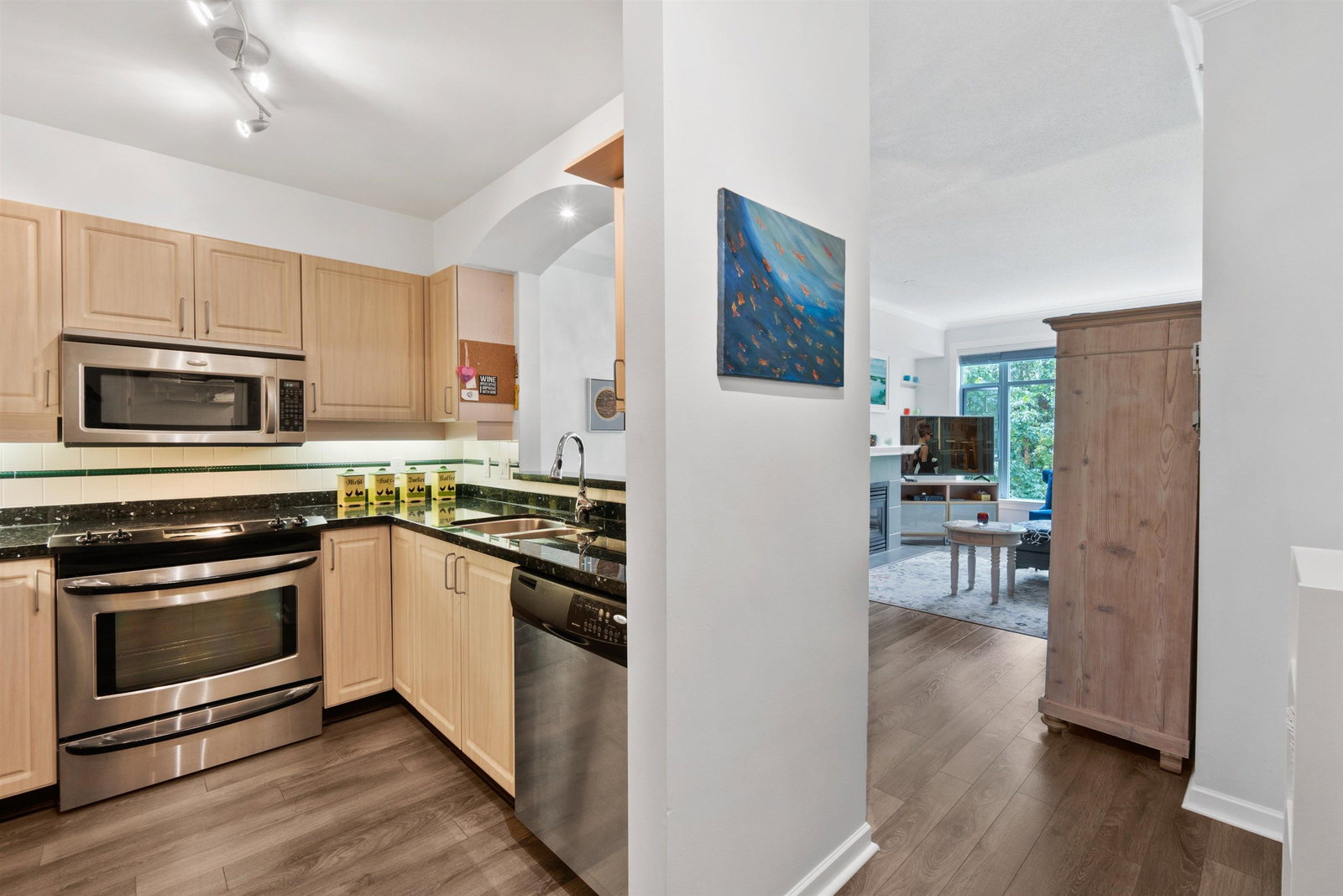Listing Image 9