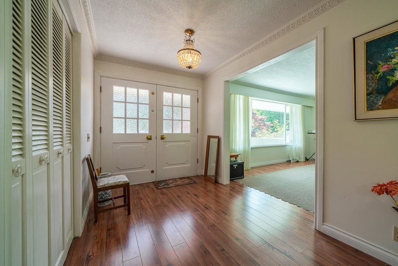 5725 Cranley Drive, West Vancouver, V7W 1S7 | Image 3