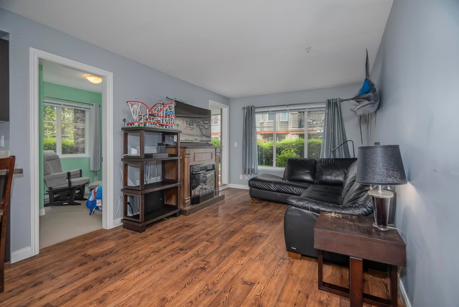 Listing Image 4